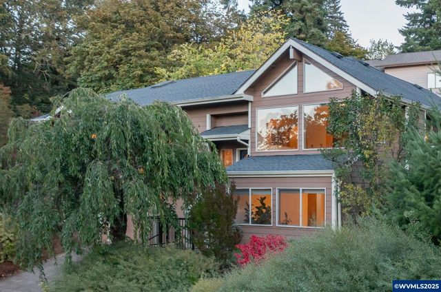 407 S 30th St, Philomath, OR 97370