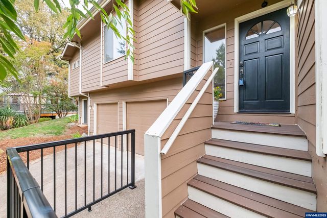 407 S 30th St, Philomath, OR 97370