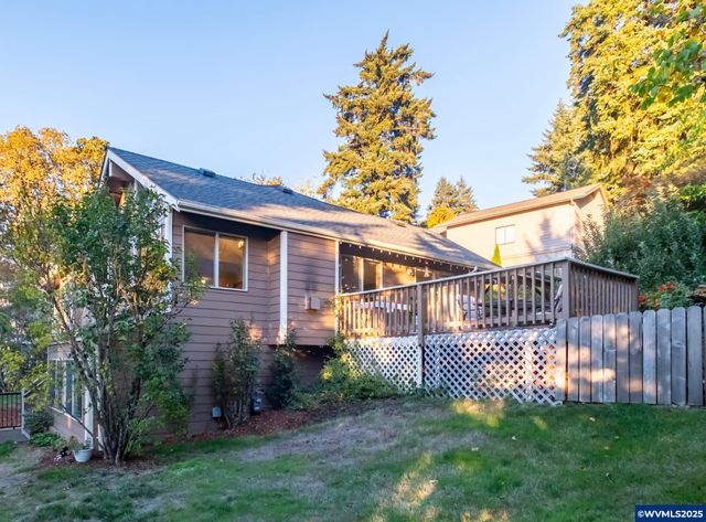 407 S 30th St, Philomath, OR 97370