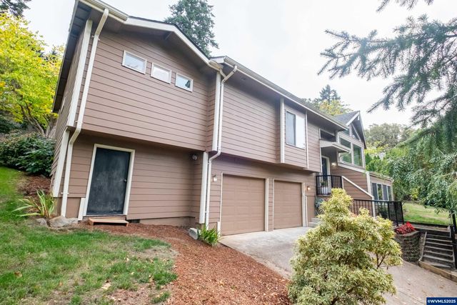 407 S 30th St, Philomath, OR 97370