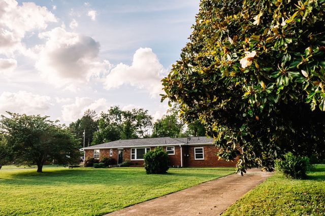 2512 Meadowood Dr, Nashville, TN 37214