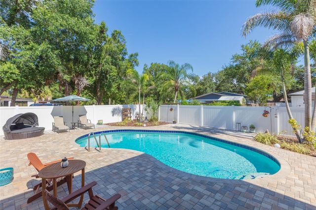 602 W HILDA STREET, Tampa, FL 33603