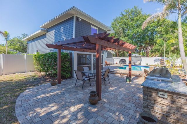 602 W HILDA STREET, Tampa, FL 33603