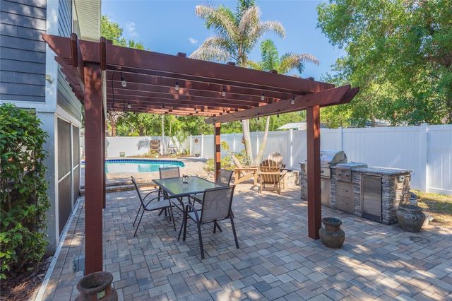 602 W HILDA STREET, Tampa, FL 33603