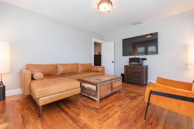 602 W HILDA STREET, Tampa, FL 33603