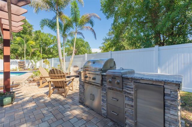 602 W HILDA STREET, Tampa, FL 33603
