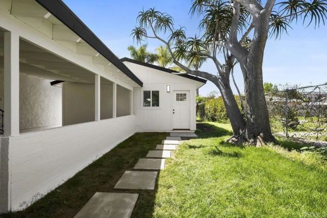 2537 Davis Avenue, Carlsbad, CA 92008