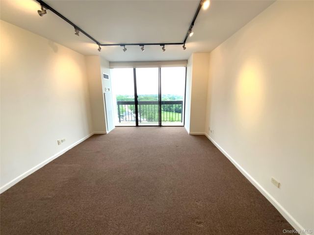 27110 Grand Central Parkway 14E, Floral Park, NY 11005