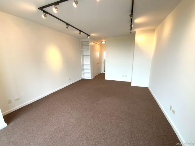 27110 Grand Central Parkway 14E, Floral Park, NY 11005