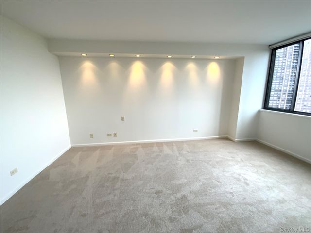 27110 Grand Central Parkway 14E, Floral Park, NY 11005