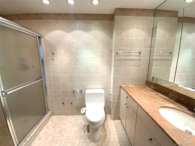 27110 Grand Central Parkway 14E, Floral Park, NY 11005