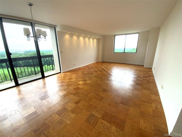 27110 Grand Central Parkway 14E, Floral Park, NY 11005
