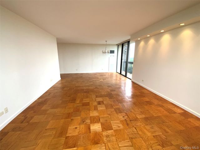 27110 Grand Central Parkway 14E, Floral Park, NY 11005
