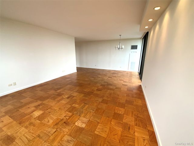 27110 Grand Central Parkway 14E, Floral Park, NY 11005