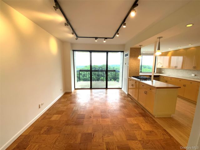27110 Grand Central Parkway 14E, Floral Park, NY 11005