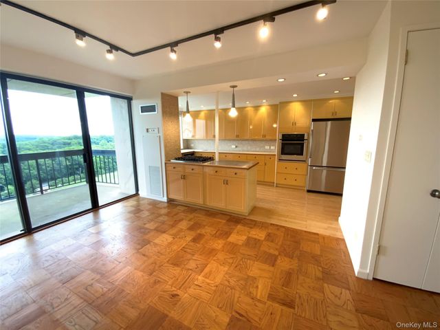 27110 Grand Central Parkway 14E, Floral Park, NY 11005