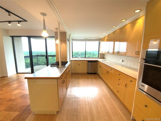 27110 Grand Central Parkway 14E, Floral Park, NY 11005