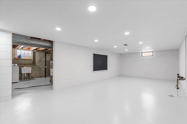 632 S 16th AVENUE, West Bend, WI 53095