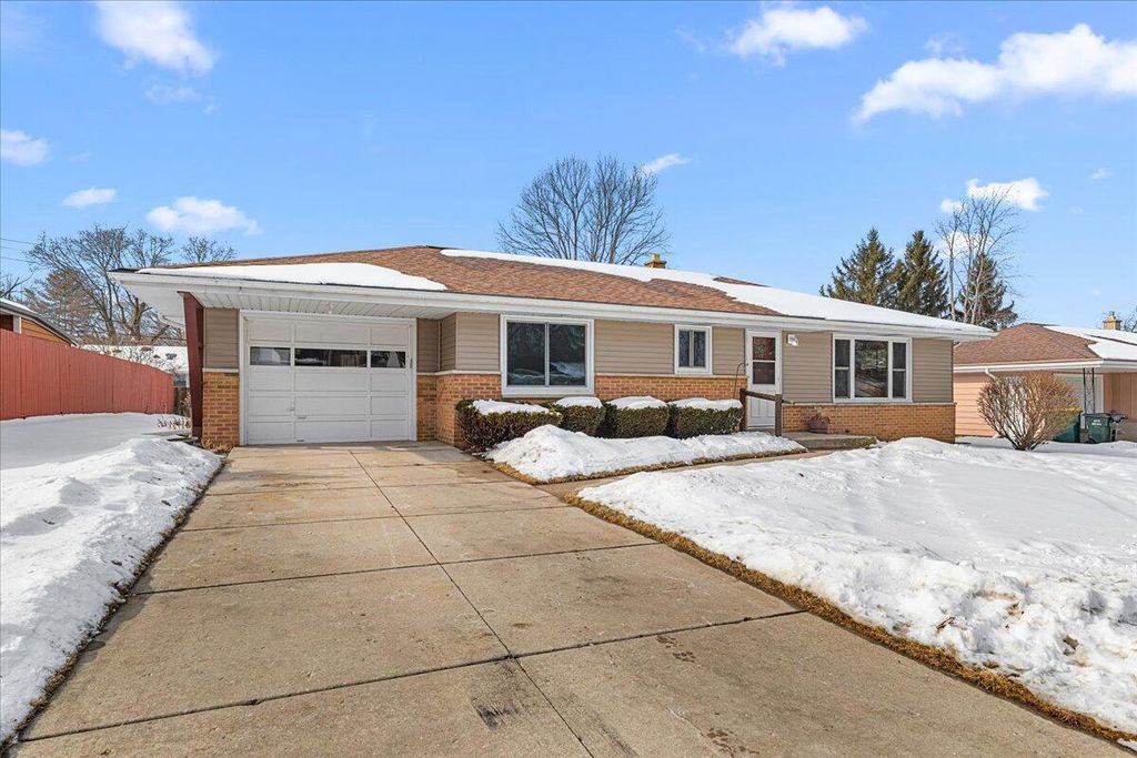 632 S 16th AVENUE, West Bend, WI 53095