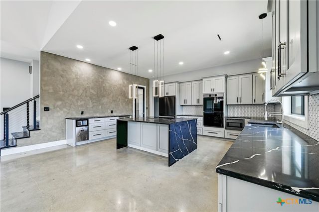 304 Spring Hollow Drive, Bertram, TX 78605