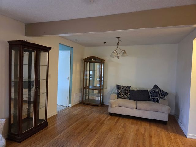 59 Rosewood Dr 59, Stoughton, MA 02072