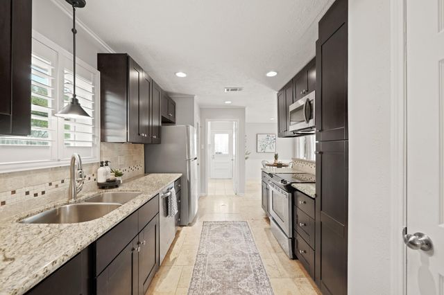 2706 Bernadette Lane, Houston, TX 77043