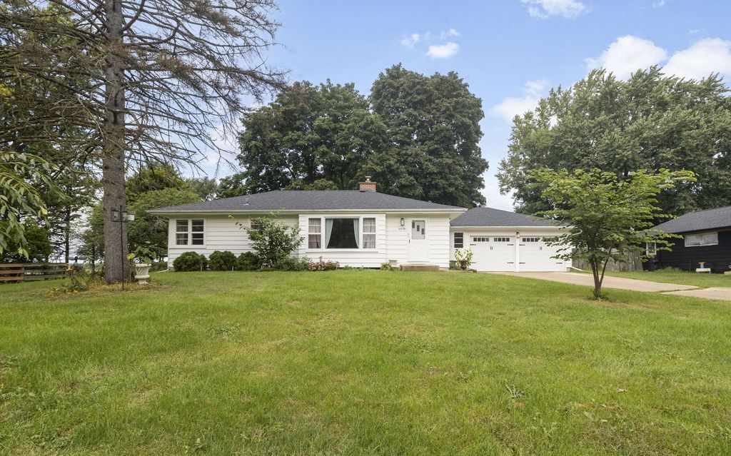 40W754 Route 64 Highway, Wasco, IL 60183
