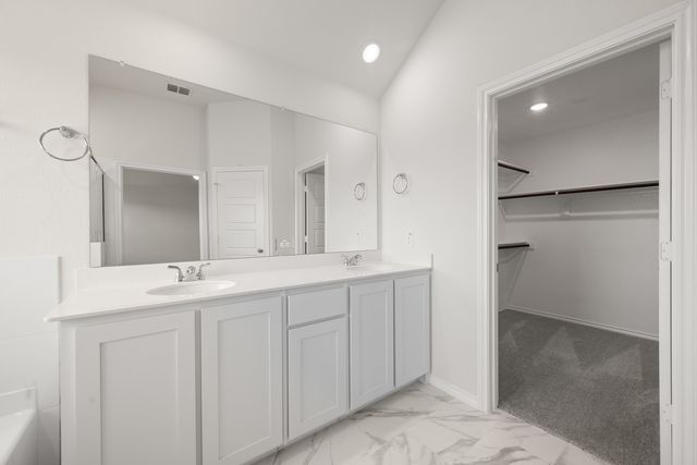 1176 Oak Spring Drive, Burleson, TX 76028