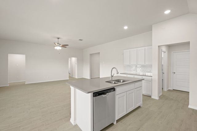 1176 Oak Spring Drive, Burleson, TX 76028