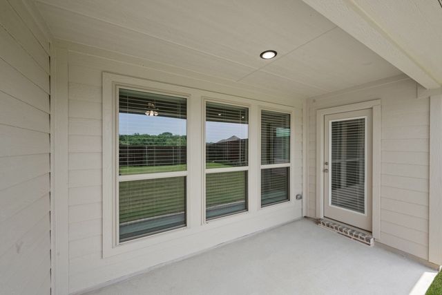 1176 Oak Spring Drive, Burleson, TX 76028