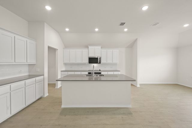 1176 Oak Spring Drive, Burleson, TX 76028