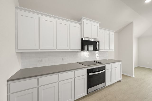 1176 Oak Spring Drive, Burleson, TX 76028