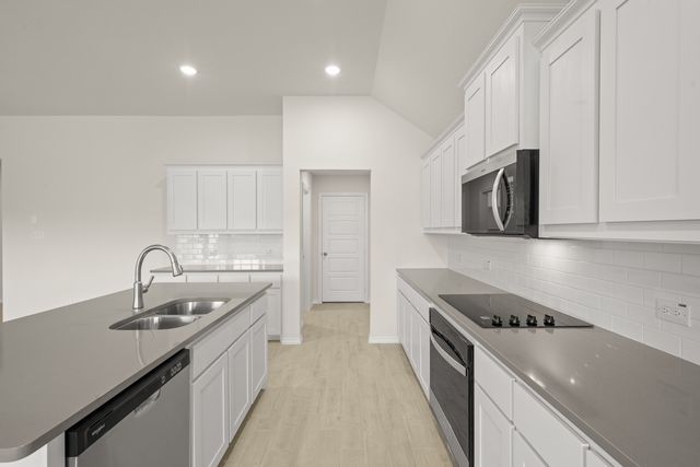 1176 Oak Spring Drive, Burleson, TX 76028