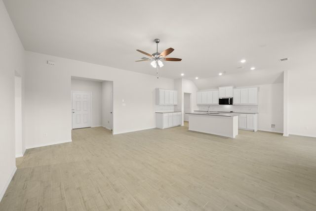 1176 Oak Spring Drive, Burleson, TX 76028