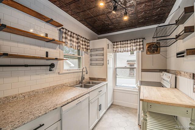 610 N Dexter Drive, Lansing, MI 48910