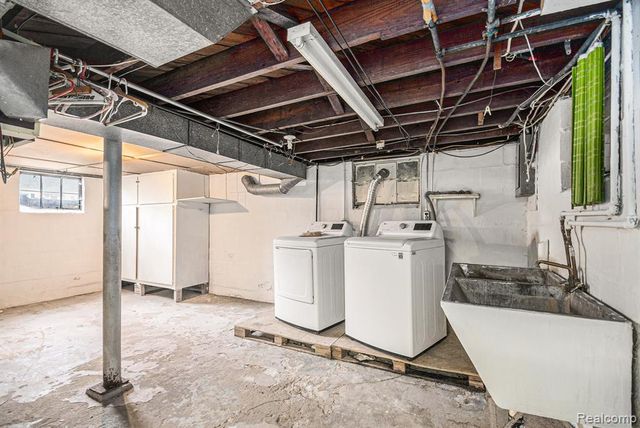 610 N Dexter Drive, Lansing, MI 48910