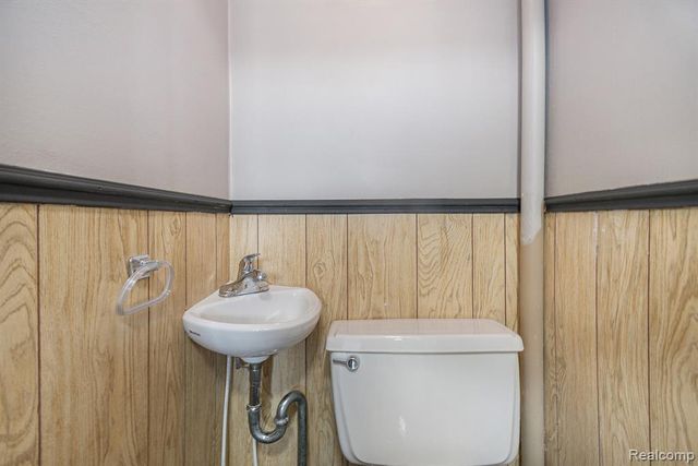 610 N Dexter Drive, Lansing, MI 48910