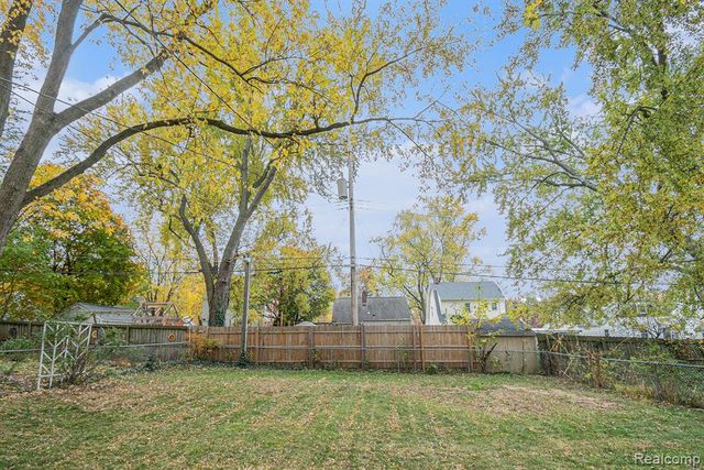 610 N Dexter Drive, Lansing, MI 48910