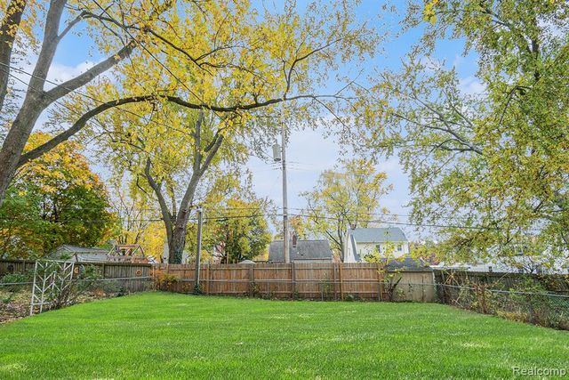 610 N Dexter Drive, Lansing, MI 48910