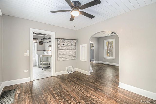 610 N Dexter Drive, Lansing, MI 48910