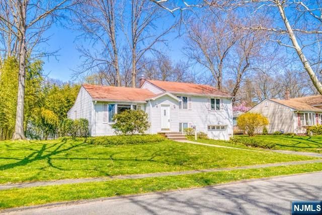 23 Smith Court, Closter, NJ 07624