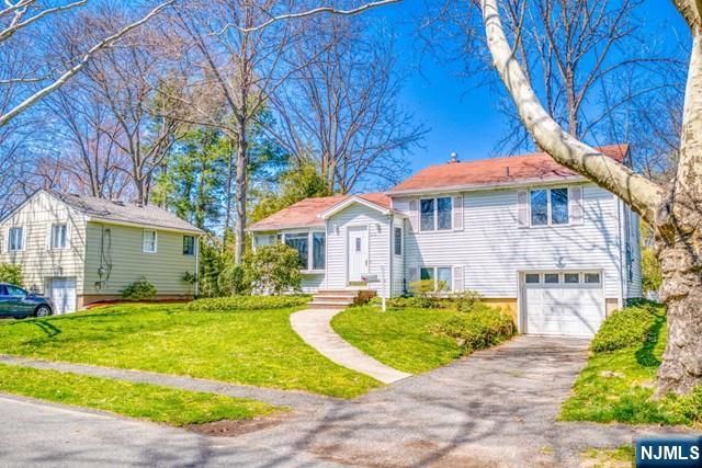 23 Smith Court, Closter, NJ 07624