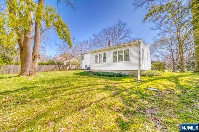 23 Smith Court, Closter, NJ 07624