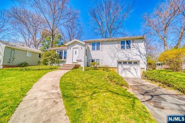 23 Smith Court, Closter, NJ 07624
