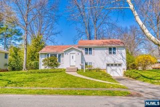 23 Smith Court, Closter, NJ 07624