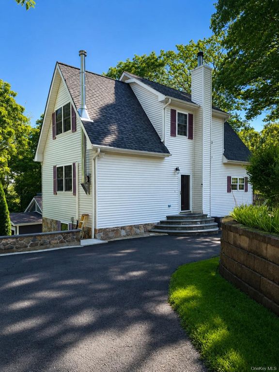 10 Jay Court, Carmel, NY 10512 — exterior