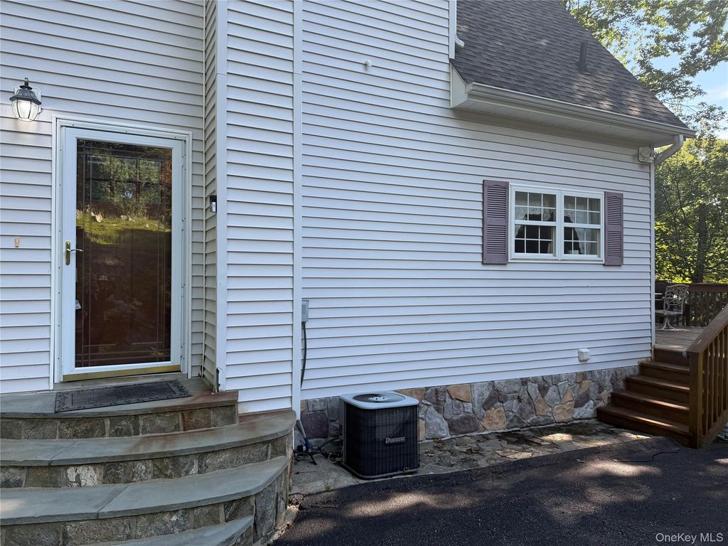 10 Jay Court, Carmel, NY 10512 — photo 2