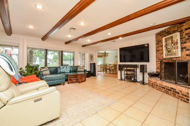 626 Longview Drive, Sugar Land, TX 77478