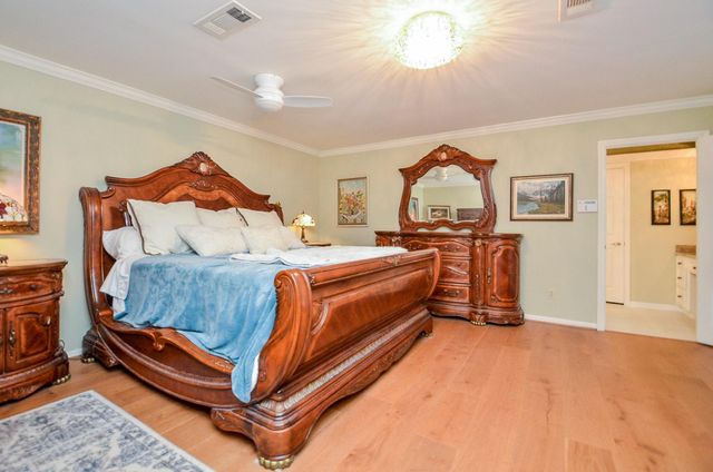 626 Longview Drive, Sugar Land, TX 77478