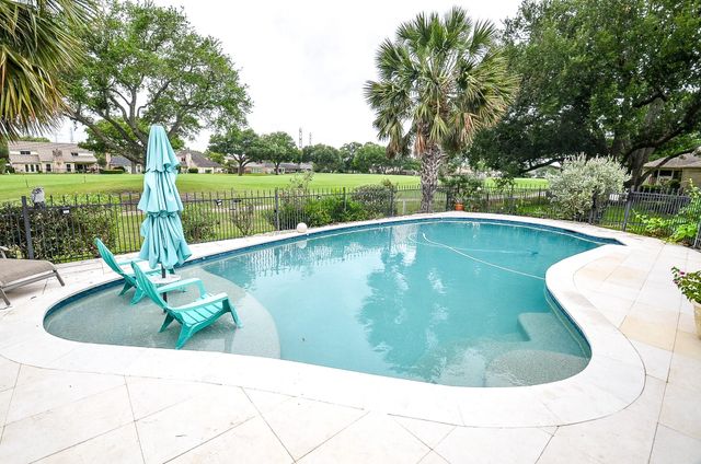 626 Longview Drive, Sugar Land, TX 77478